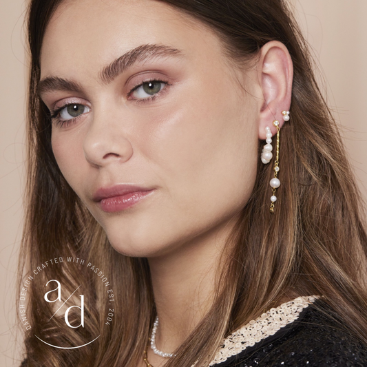 Aqua Dulce - Short Bobbly perleørestikker i forgyldt sølv