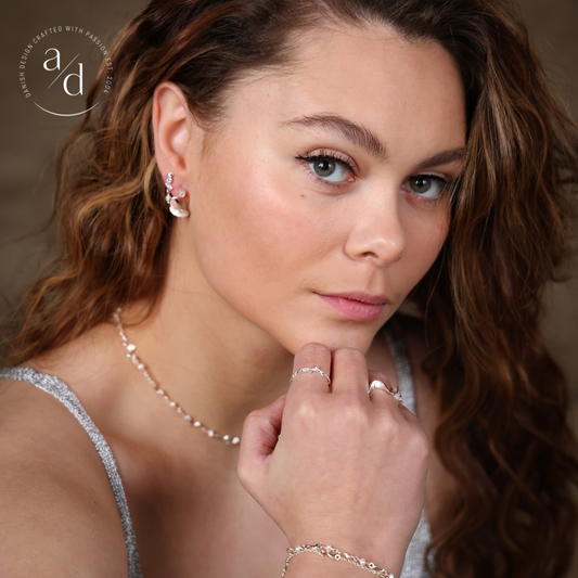 Aqua Dulce - Rhumba halskæde med hvide perler i forgyldt sølv