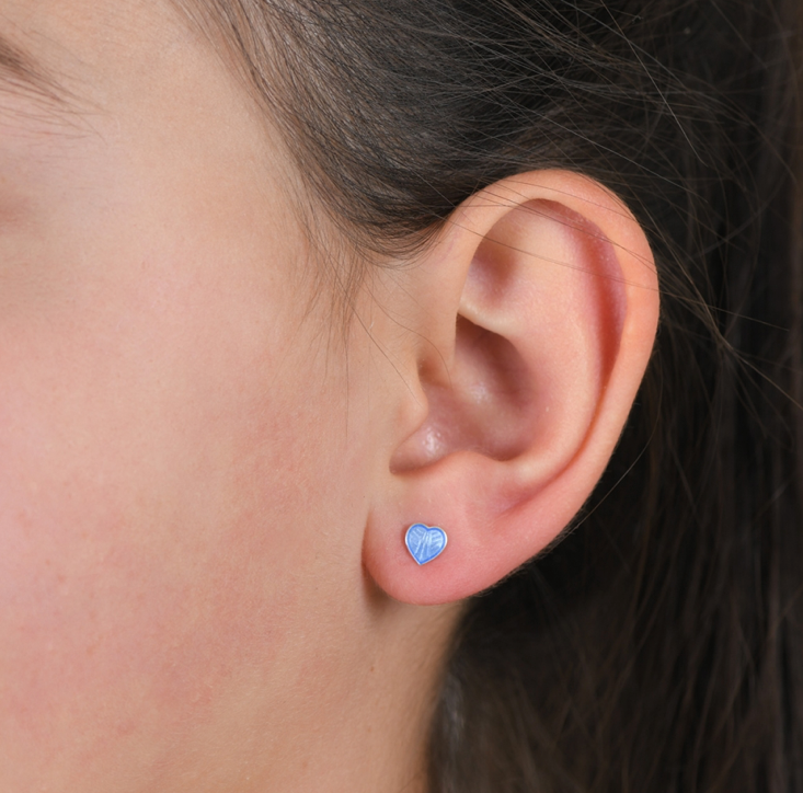 Pia & Per emaljeørestikker i lyseblå