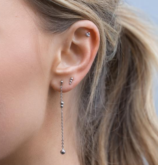 Nordahl Jewellery - Kugle ørestikker i sølv med tre kugler i række