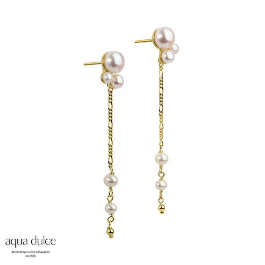 Aqua Dulce - Bobbly ørestikker med kæde og ferskvandsperler i forgyldt sølv