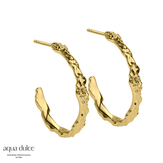Aqua Dulce - MILA Hoops med rustik overflade i forgyldt sølv