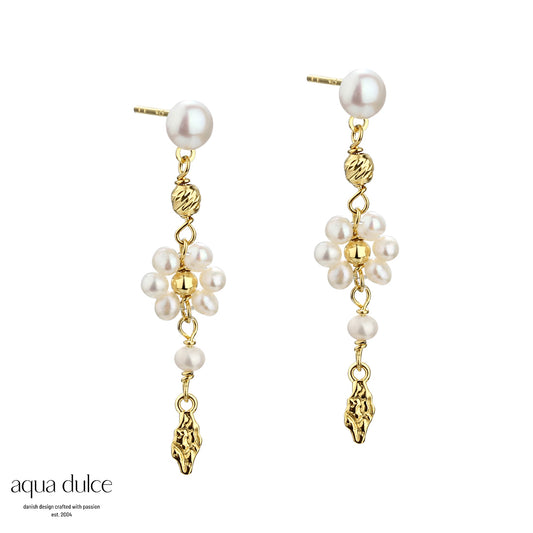 Aqua Dulce - Daisy Pearl øreringe med hvide ferskvandsperler og forgyldt sølv