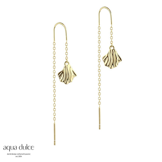 Aqua Dulce - Hulda øretråde med bølget vedhæng i forgyldt sølv