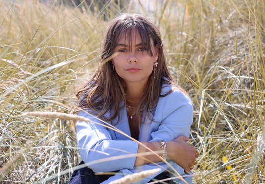 Aqua Dulce - Daisy Pearl øreringe med hvide ferskvandsperler i sølv