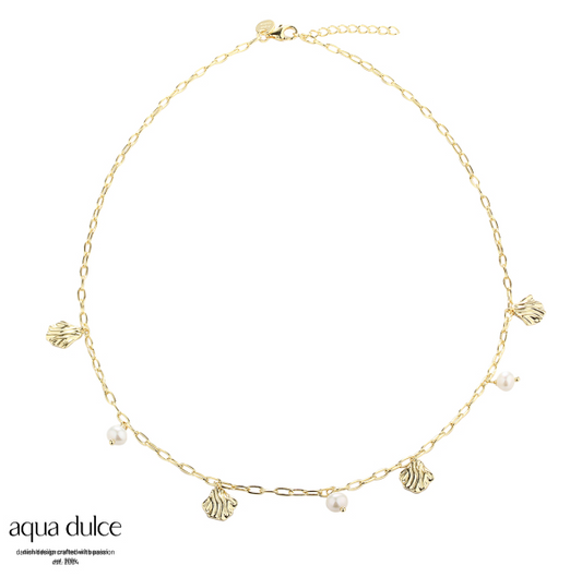Aqua Dulce - Hulda halskæde med perler og bølge vedhæng i forgyldt sølv