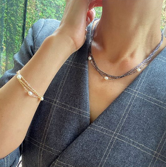 SAN - Armbånd med ferskvandsperler i rhodineret sølv